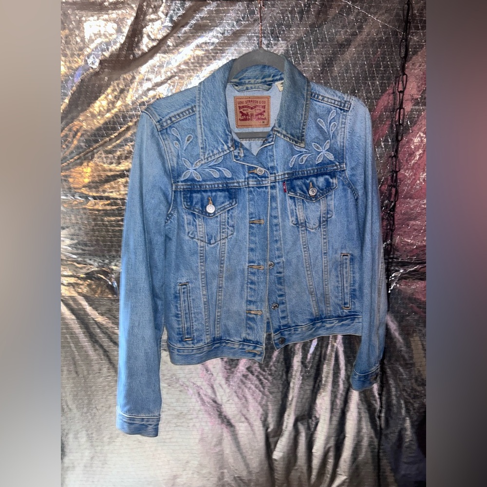 Levi's Women's Medium Light Blue Embroidered Jean Jacket